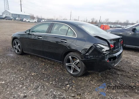 2020 Mercedes-Benz A 220 4Matic z USA, uszkodzony, nr VIN W1K3G4FB8LJ216210
